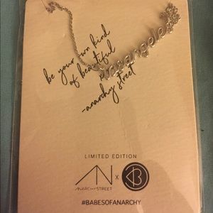 Los Angeles necklace from Beautycon LA